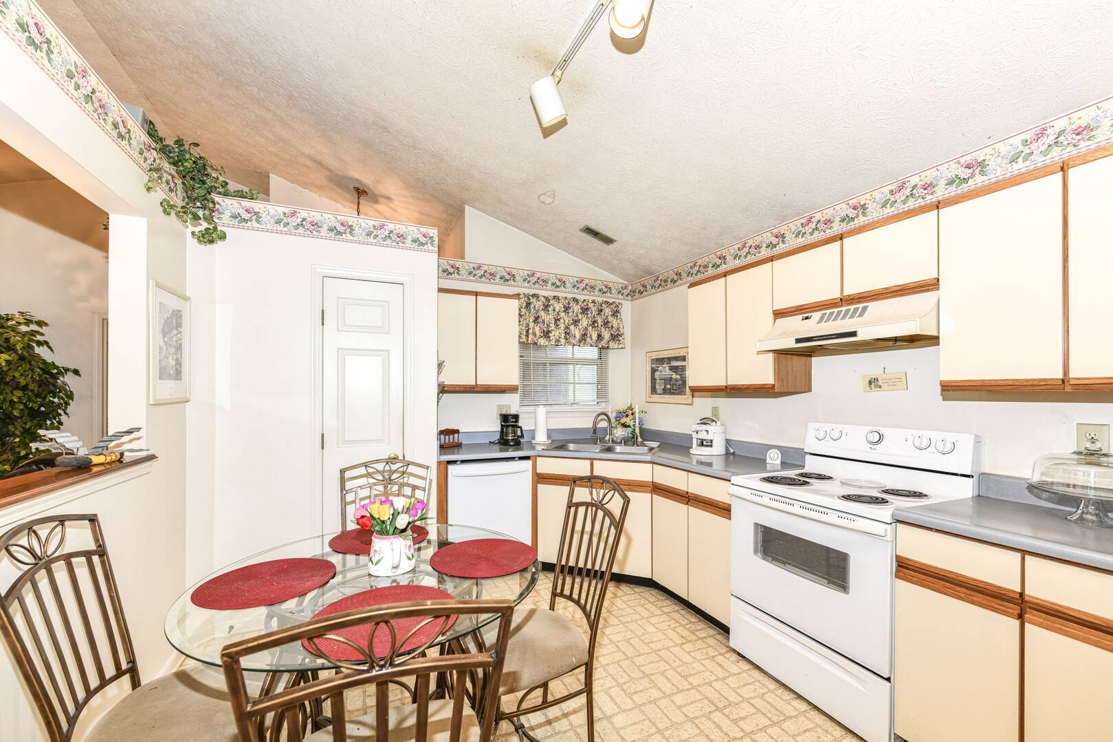 9478 Colony Pointe East Dr. Indianapolis, IN 46250
