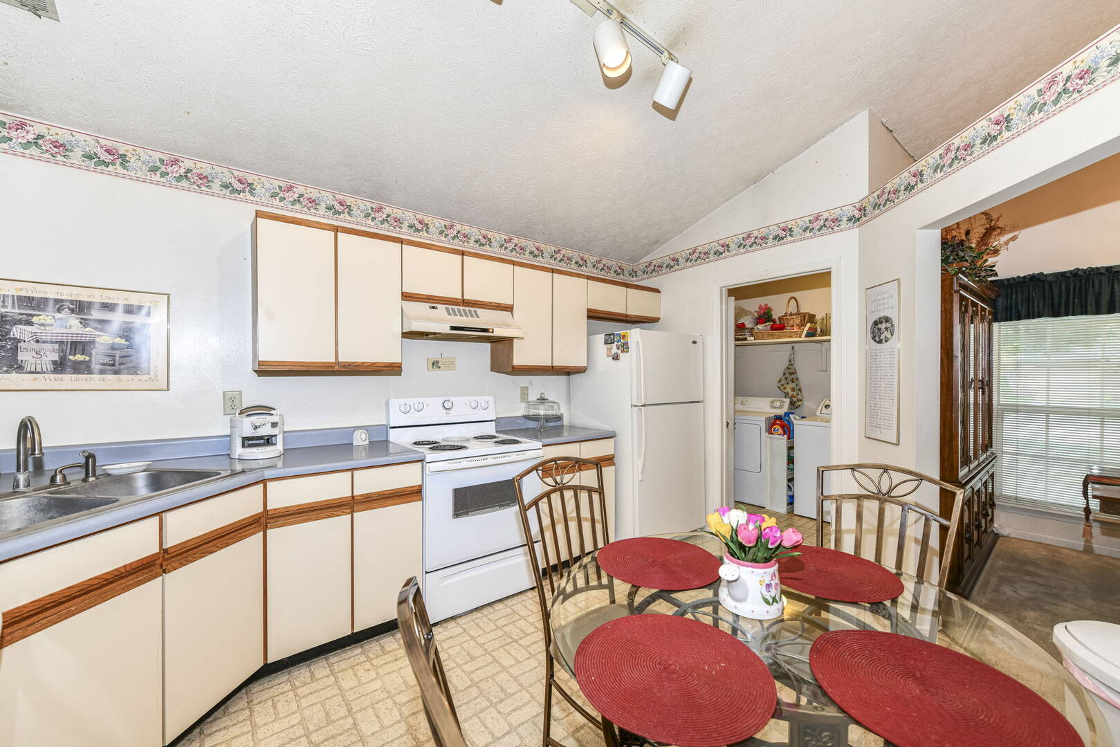 9478 Colony Pointe East Dr. Indianapolis, IN 46250