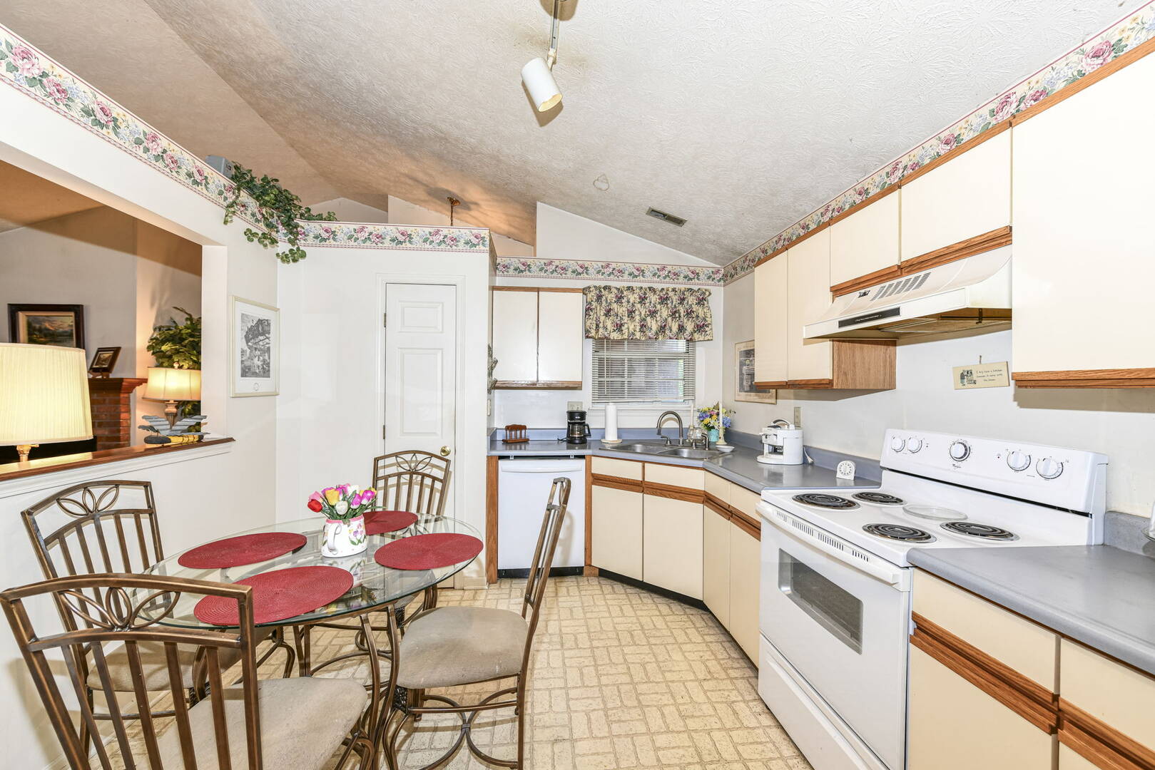 9478 Colony Pointe East Dr. Indianapolis, IN 46250