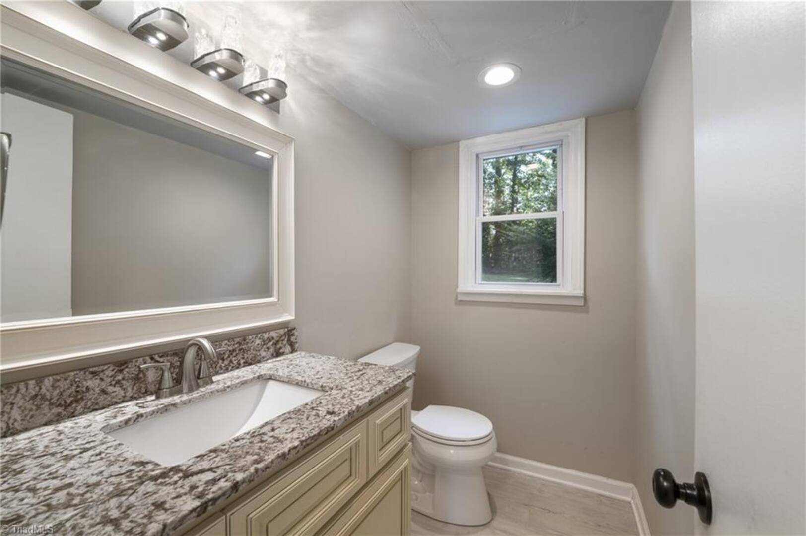 1727 Stoneybrook Dr High Point, NC 27265