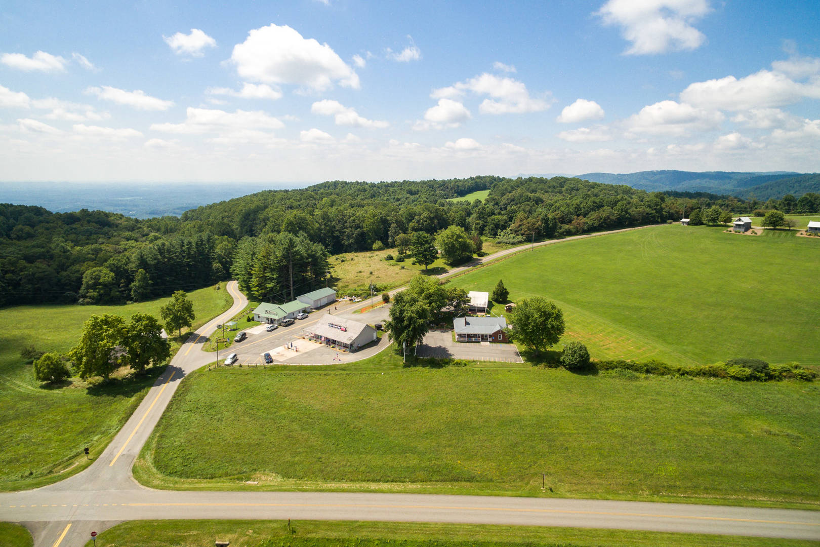 Brivity 1113 Dusty Ridge Rd Fancy Gap, VA 24328 Virtual Tour