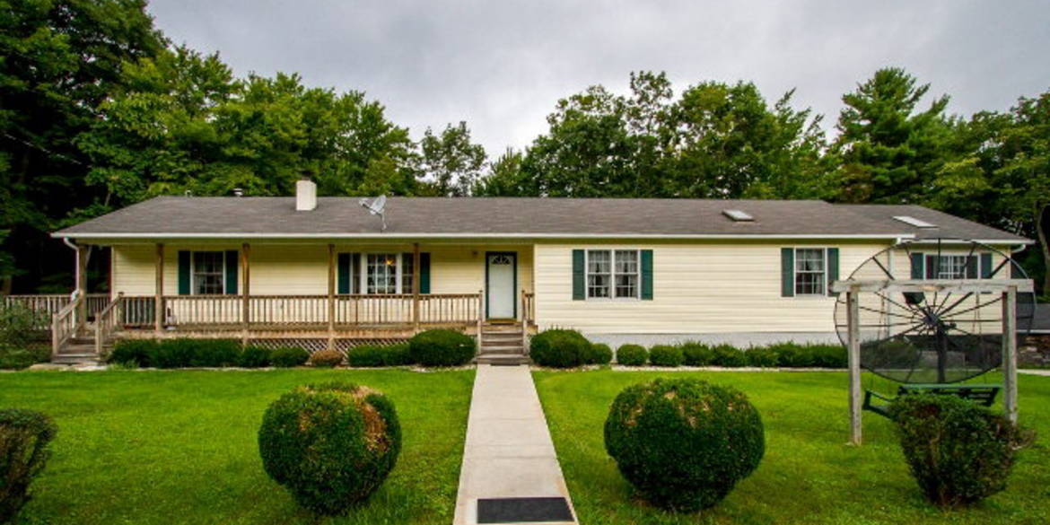 Brivity 199 S Chinquapin Lane Bland, VA 24315