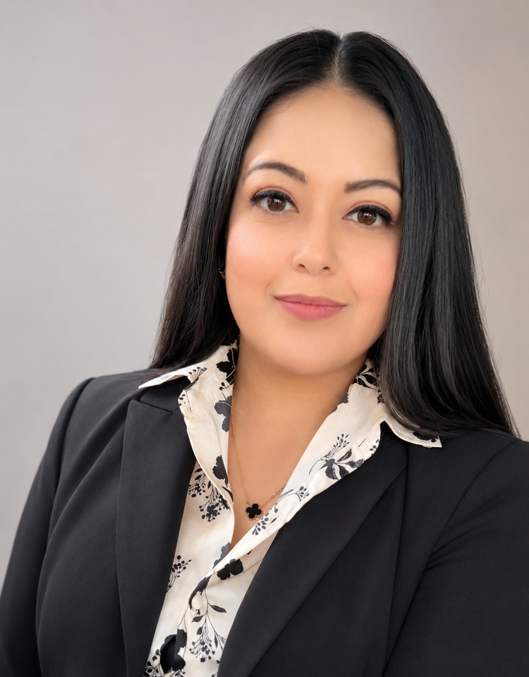 Yoseli Flores, Chris Colgan Team real estate agent